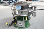 600型三次元振動篩，產量可達500kg/h。