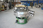 1000型三次元振動篩，產量可達1100kg/h。